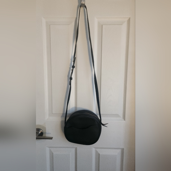 Nisolo Black Leather Crossbody Bag - Picture 2 of 9